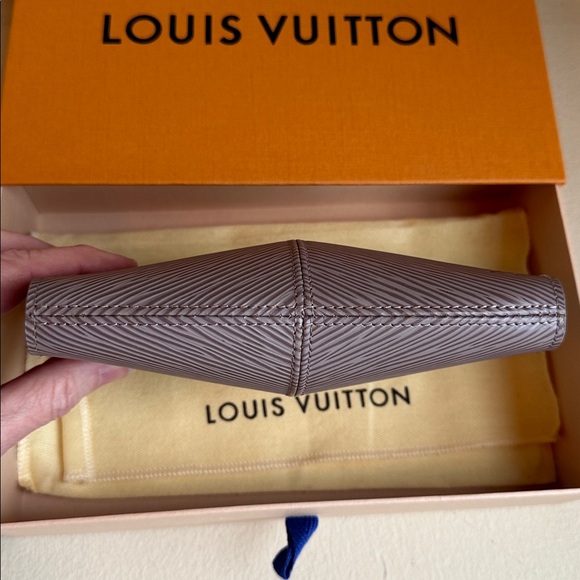 Vintage Louis Vuitton Lilac Epi Demi Lune Zip Wallet with box and dustbag VI0031 - Picture 6 of 17
